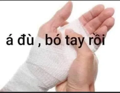 ảnh meme á đủ bó tay rồi cánh tay băng bó hài bựa