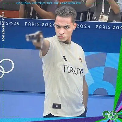 Ảnh meme anh Long Antony thi bắn súng ở Olympic
