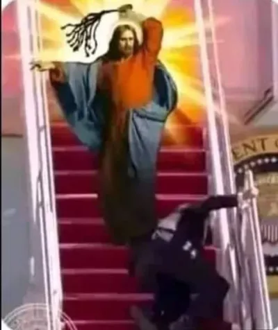 ảnh meme chúa Giêsu đuổi đánh