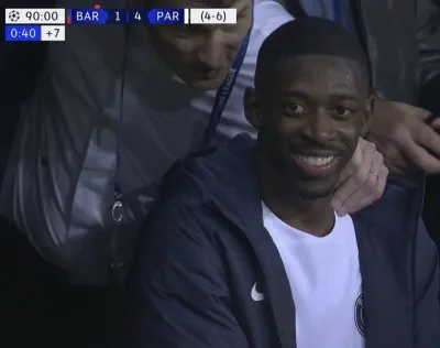 ảnh meme bựa Dembele cười trên khán đài khi PSG 4-1 Barca