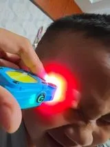 ảnh meme đổ thạch soi đèn đầu cậu bé