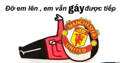 ảnh meme fan MU nhờ đỡ em lên, em vẫn gáy được tiếp