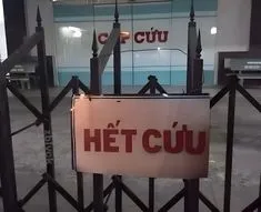 ảnh meme biển hết cứu treo ngoài cửa bệnh viện