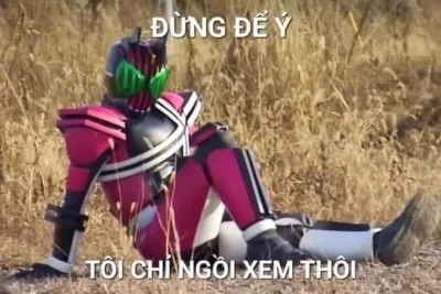 ảnh meme Kamen Rider Decade đừng để ý, tôi chỉ ngồi xem thôi