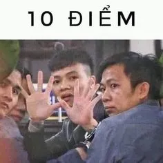 Ảnh meme Khá Bảnh giơ tay 10 điểm khi trên xe thùng