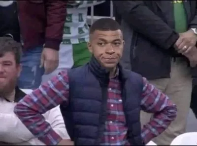 ảnh meme bựa Kylian Mbappé tay chống nạnh vẻ mặt bất lực