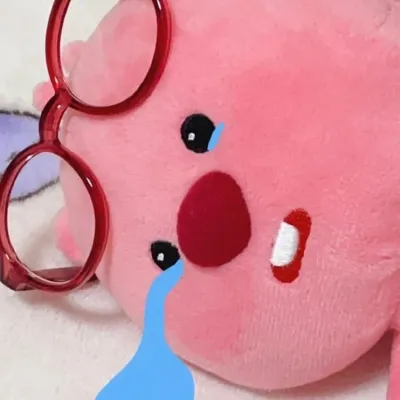 Ảnh meme Loppy nằm quay mặt khóc