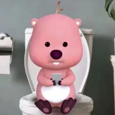 Ảnh meme Loppy ngồi trong nhà vệ sinh lướt điện thoại