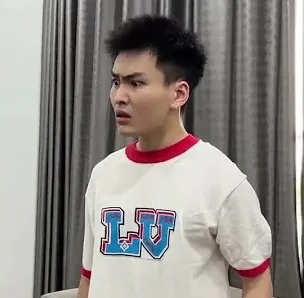 ảnh meme bựa Nam Per vẻ mặt kinh ngạc vì vừa được mút xúc xích