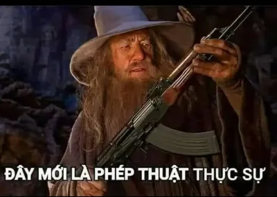 ảnh meme Thầy Albus Dumbledore cầm súng nói đây mới là phép thuật thực sự