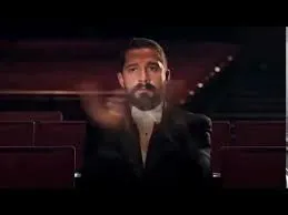 ảnh meme huyền thoại vỗ tay một mình trong rạp